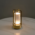 Golden Touch bezprzewodowa lampa biurkowa — zdjęcie lifestyle